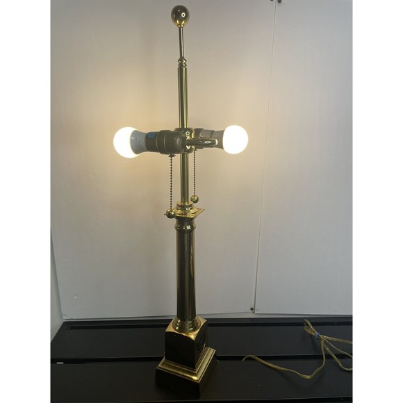 MIT MASSACHUSETTS INSTITUTE OF TECHNOLOGY COLLEGE GRADUATE  MIT MASSACHUSETTS INSTITUTE OF TECHNOLOGY COLLEGE GRADUATE VTG BRASS DESK LAMP
